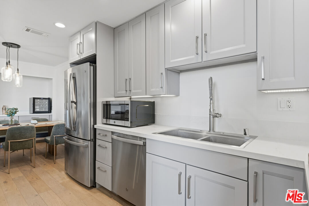 7250 Franklin Ave Unit: 615