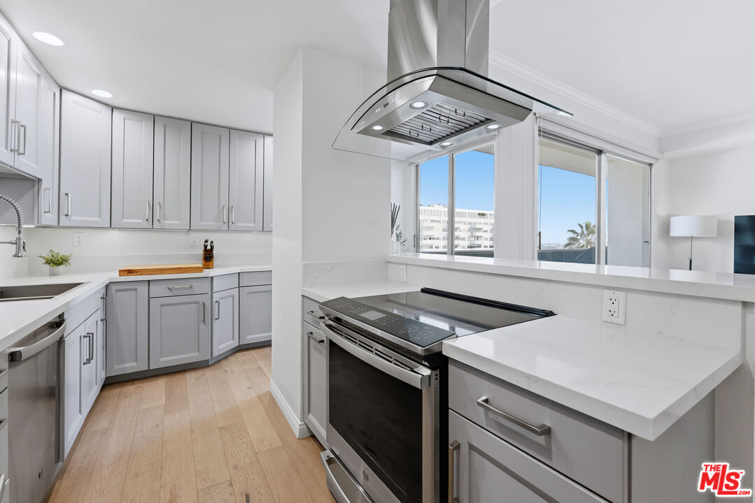 7250 Franklin Ave Unit: 615