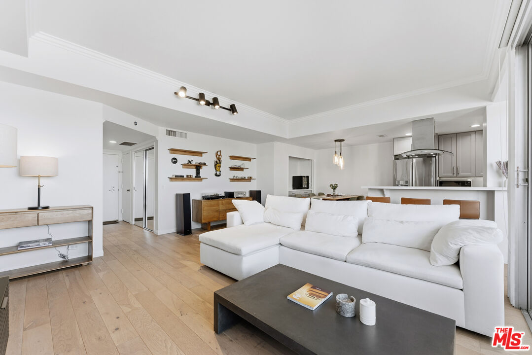 7250 Franklin Ave Unit: 615