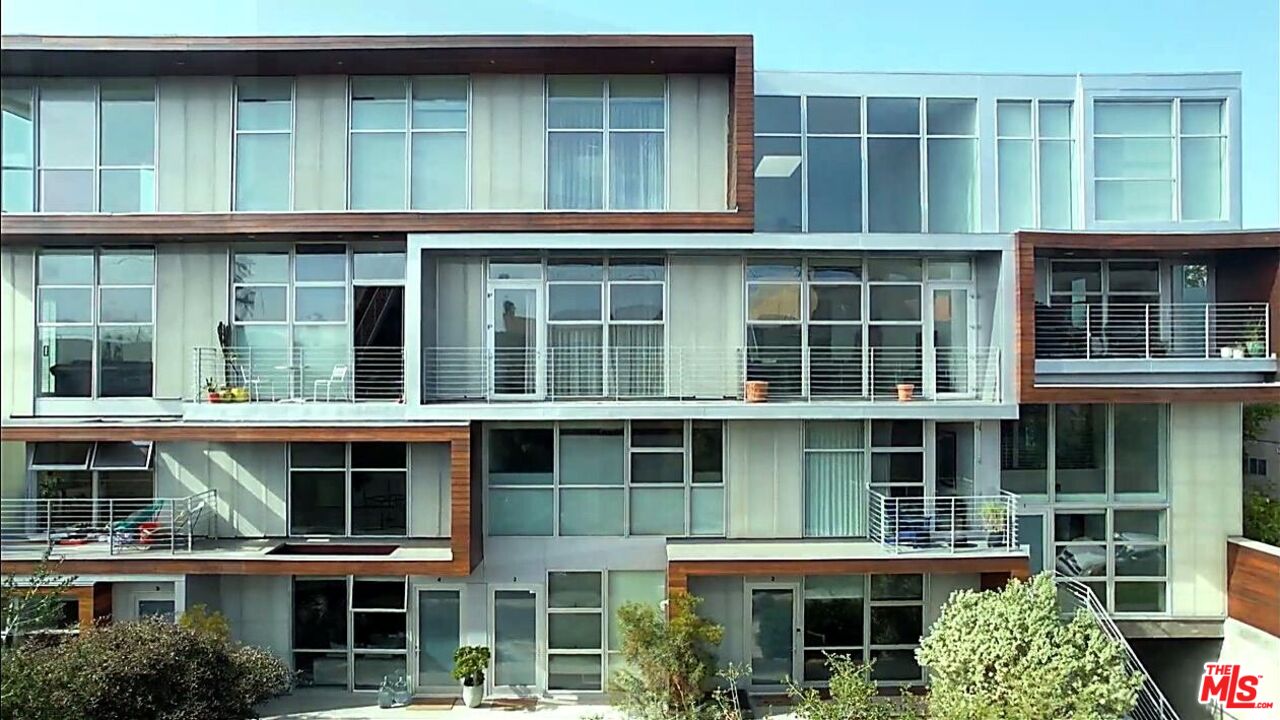 611 N Bronson Ave Unit: 10