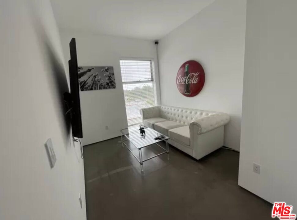 611 N Bronson Ave Unit: 10