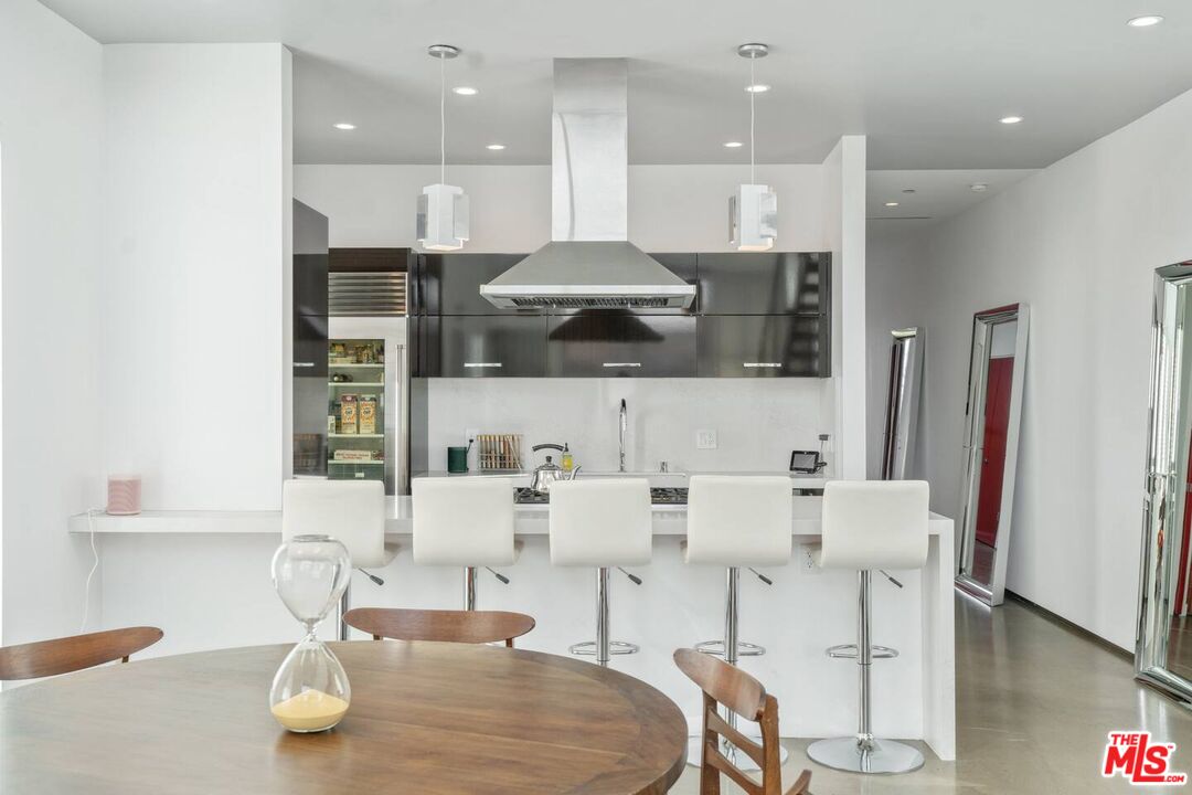 611 N Bronson Ave Unit: 10