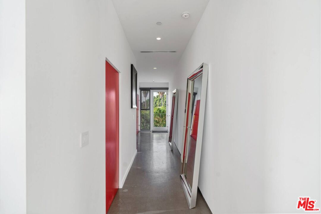 611 N Bronson Ave Unit: 10