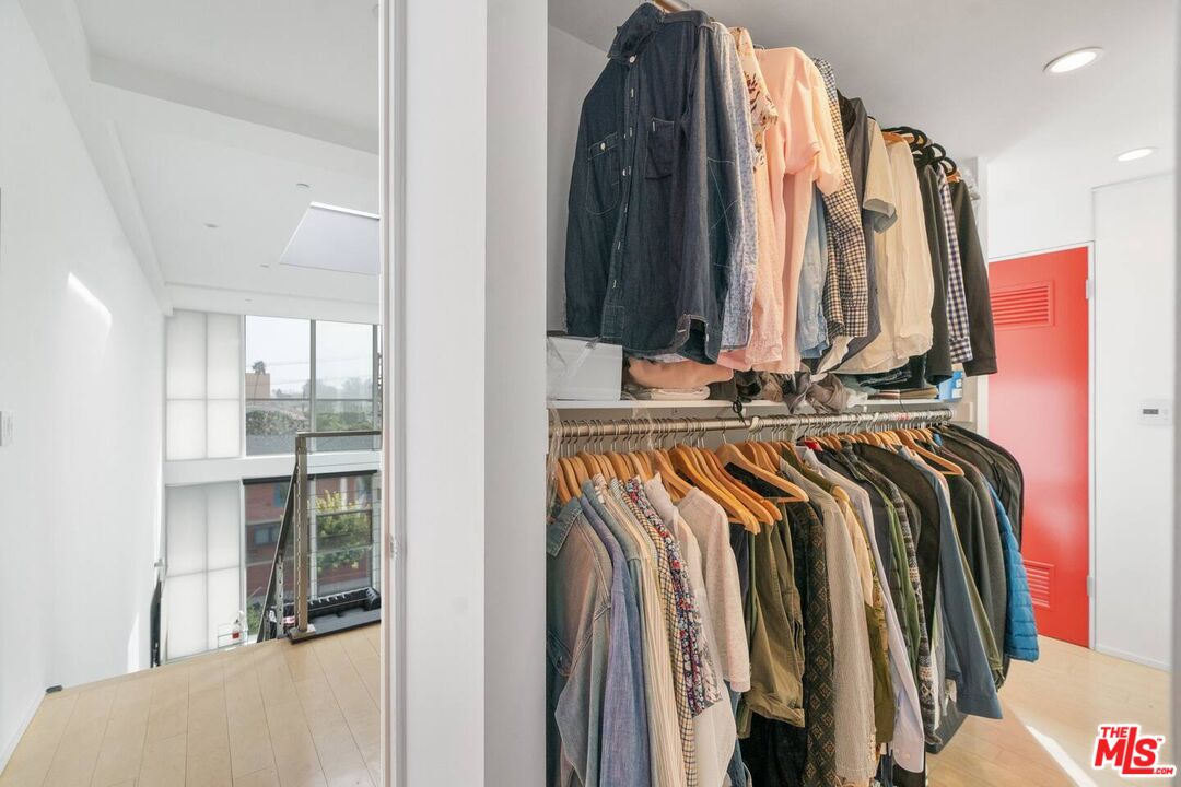 611 N Bronson Ave Unit: 10