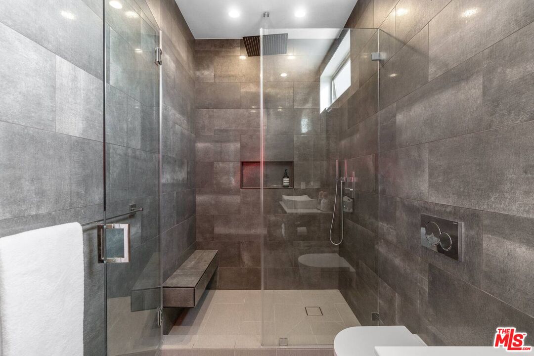 611 N Bronson Ave Unit: 10