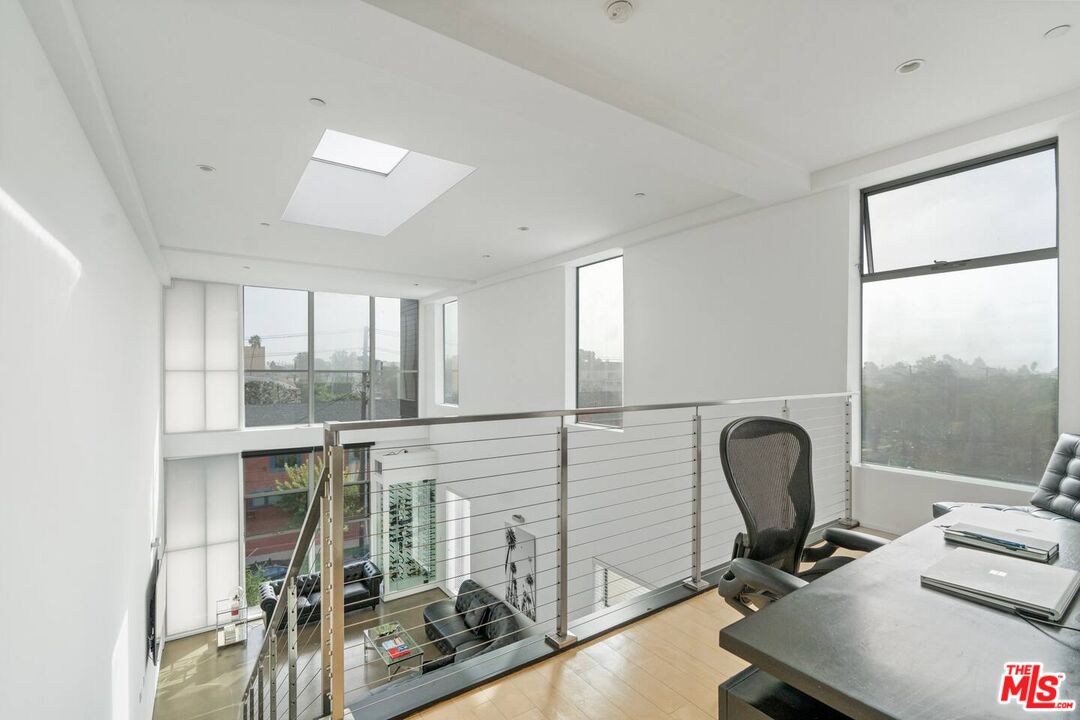 611 N Bronson Ave Unit: 10