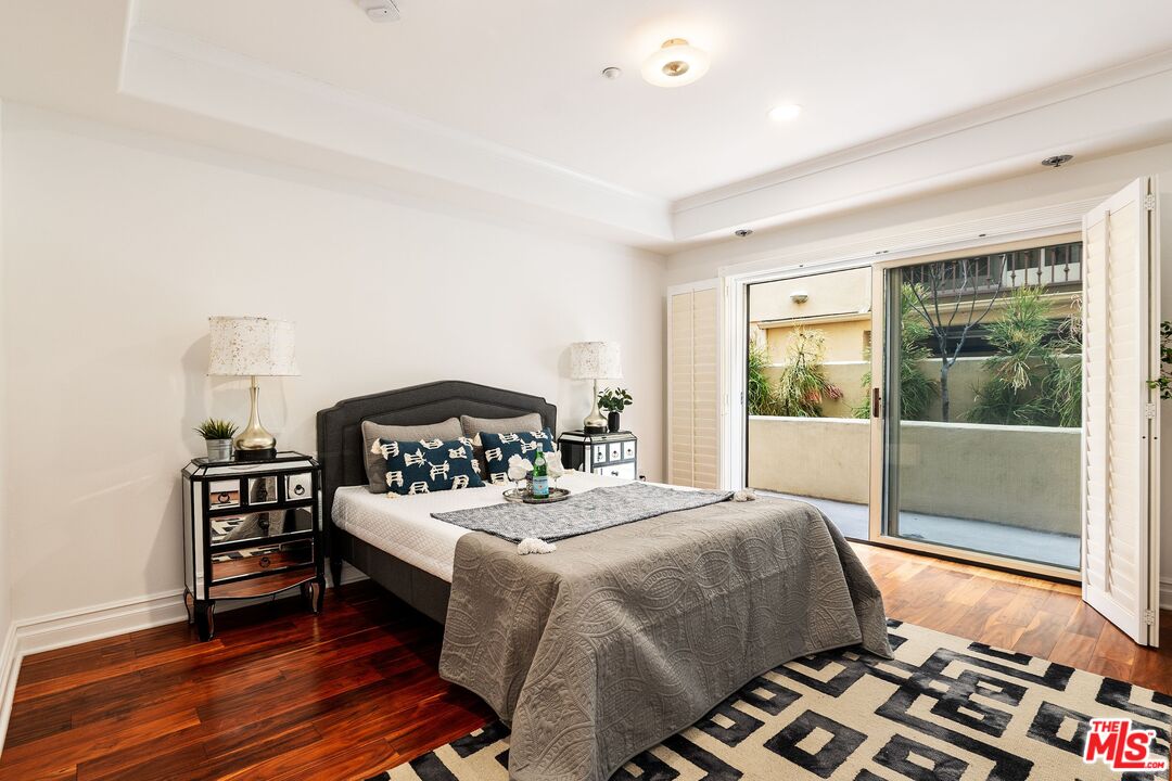 871 Granville Ave Unit: 101