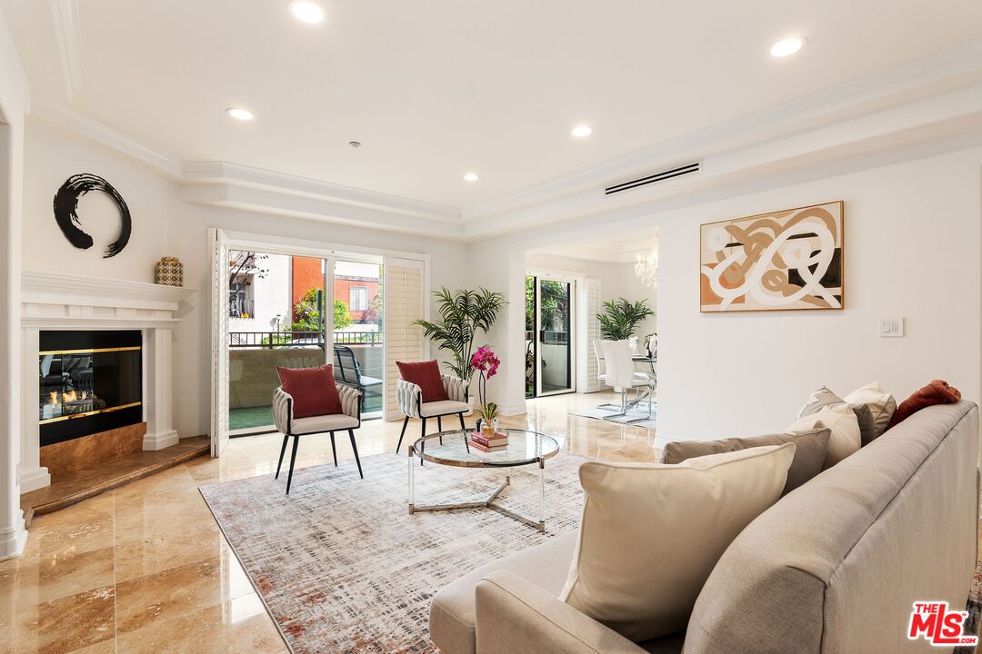 871 Granville Ave Unit: 101