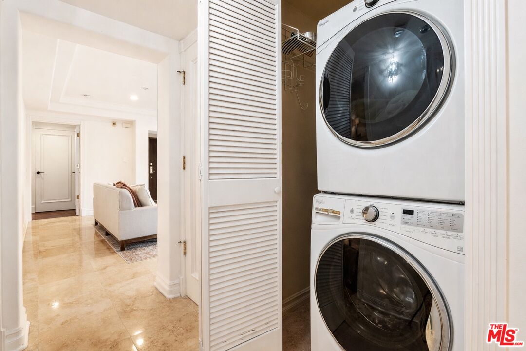 871 Granville Ave Unit: 101