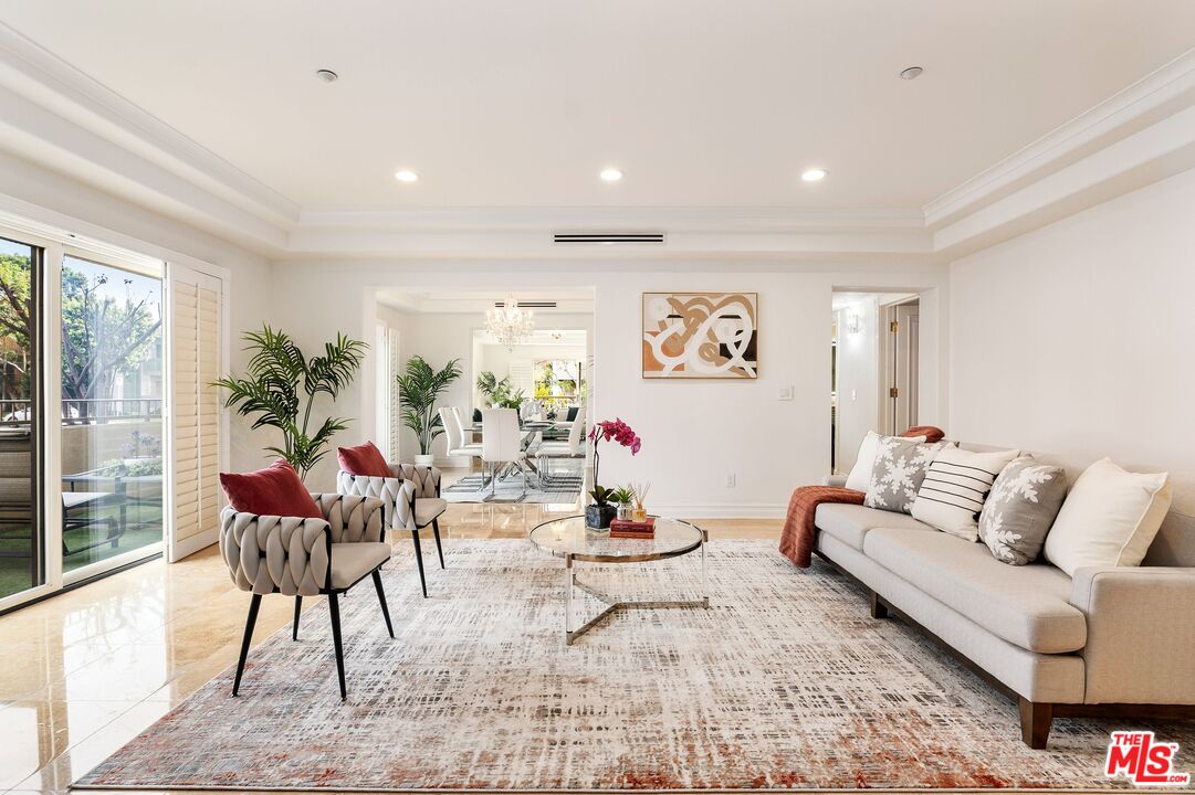 871 Granville Ave Unit: 101