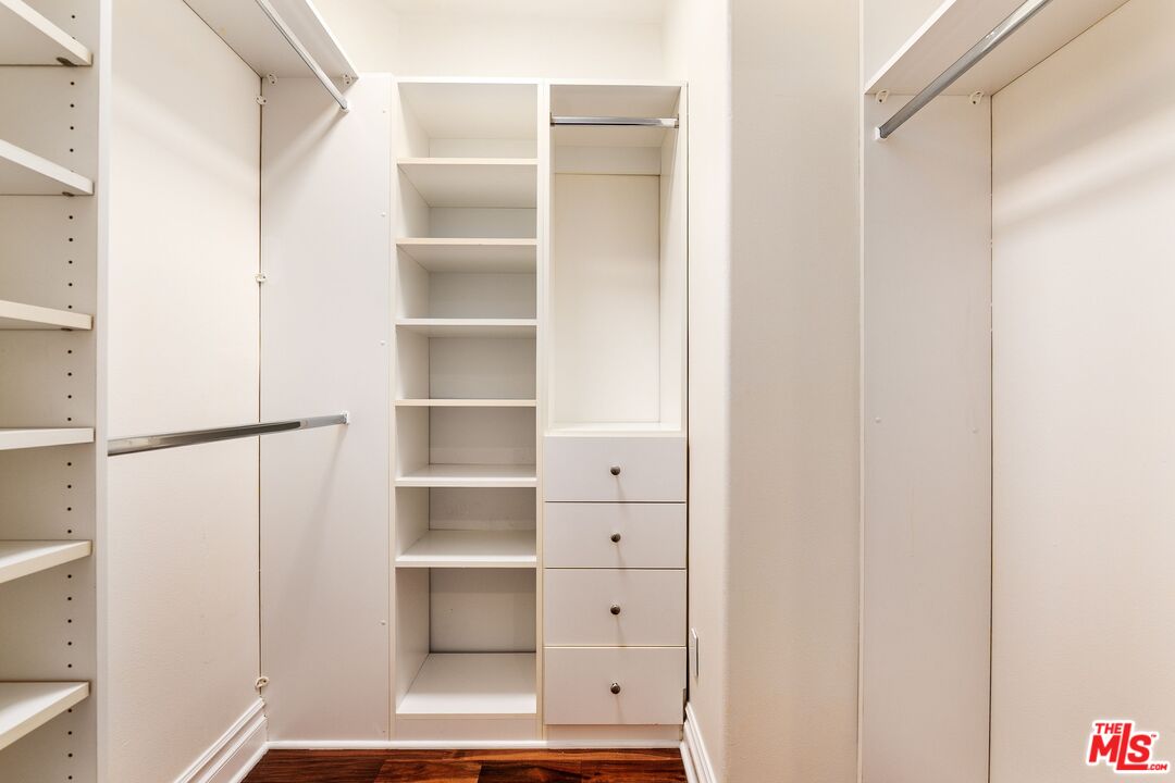 871 Granville Ave Unit: 101