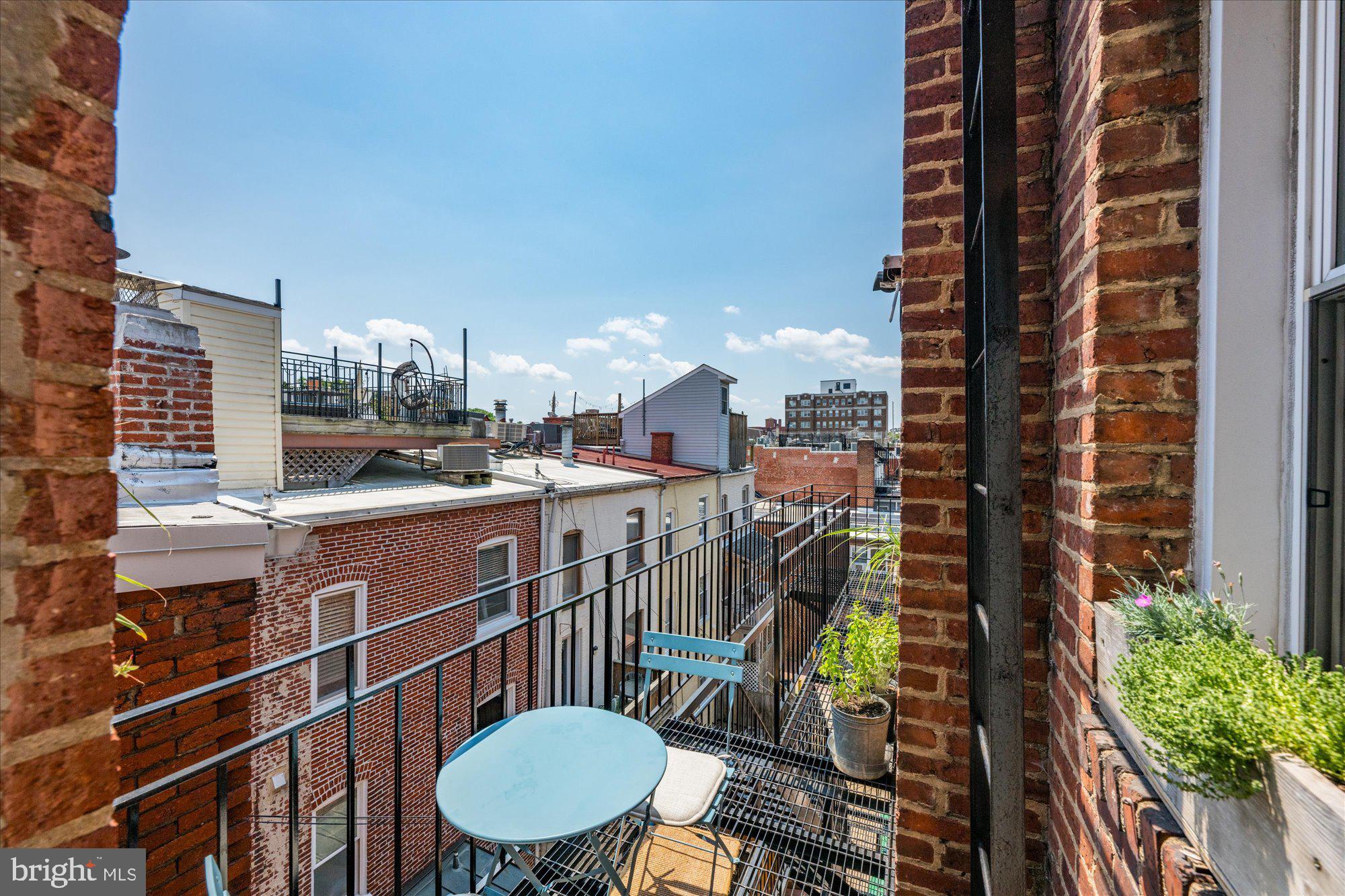 1736 18th St NW #404