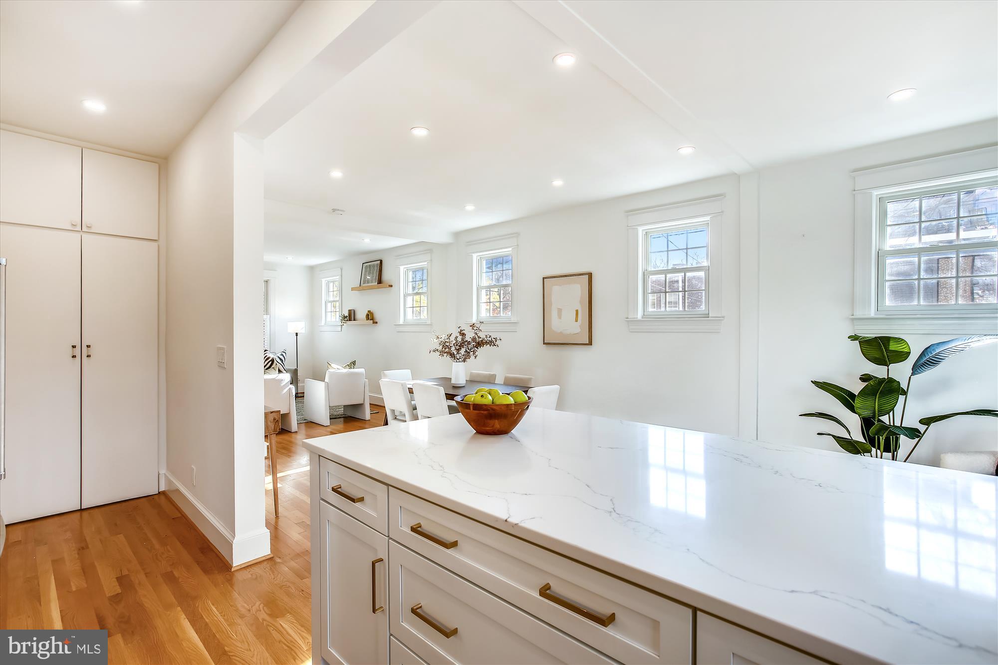 2210 39th Pl NW