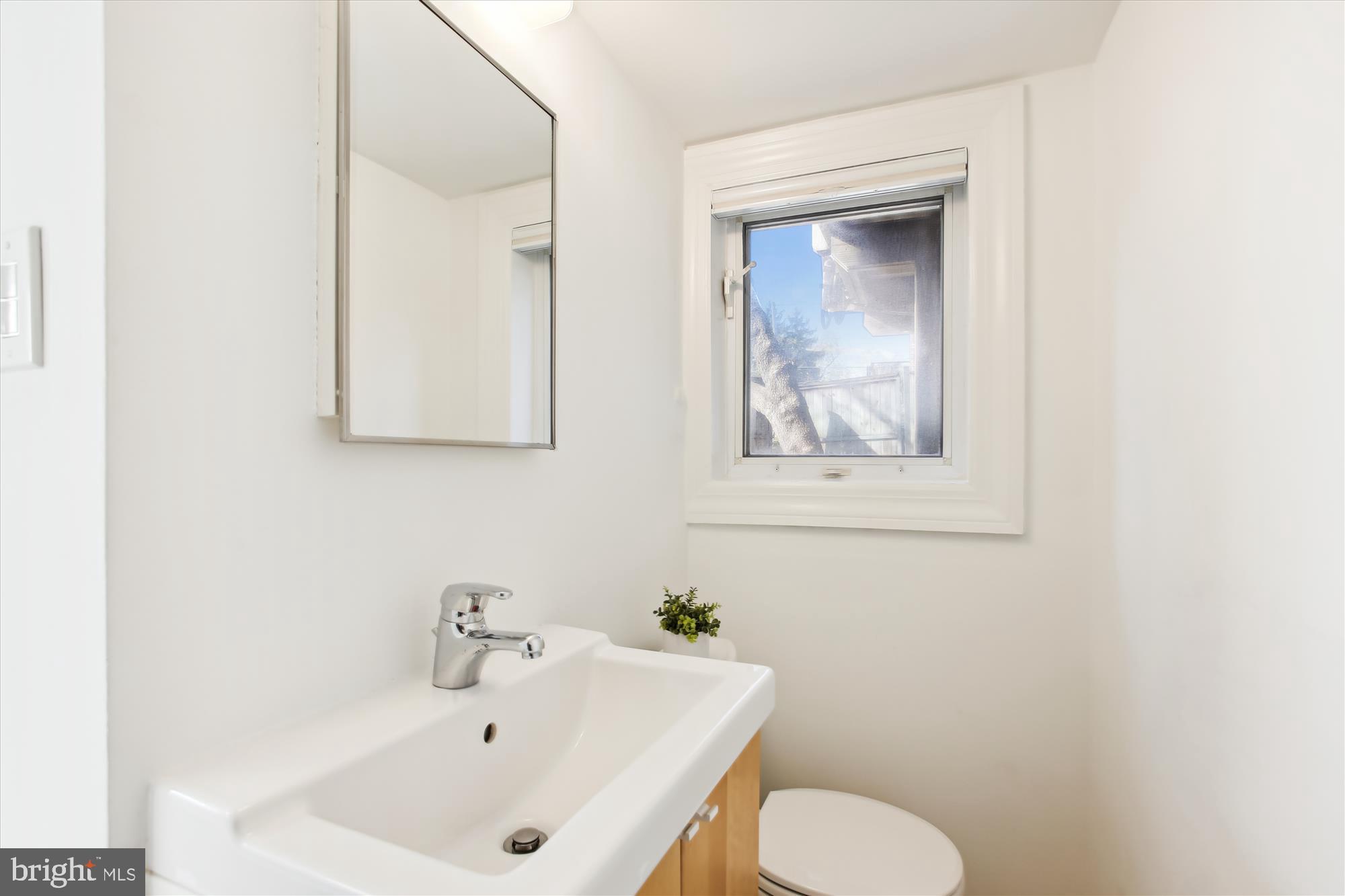 2210 39th Pl NW