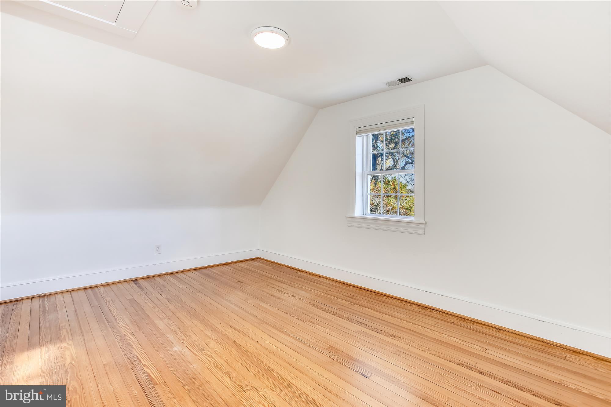 2210 39th Pl NW