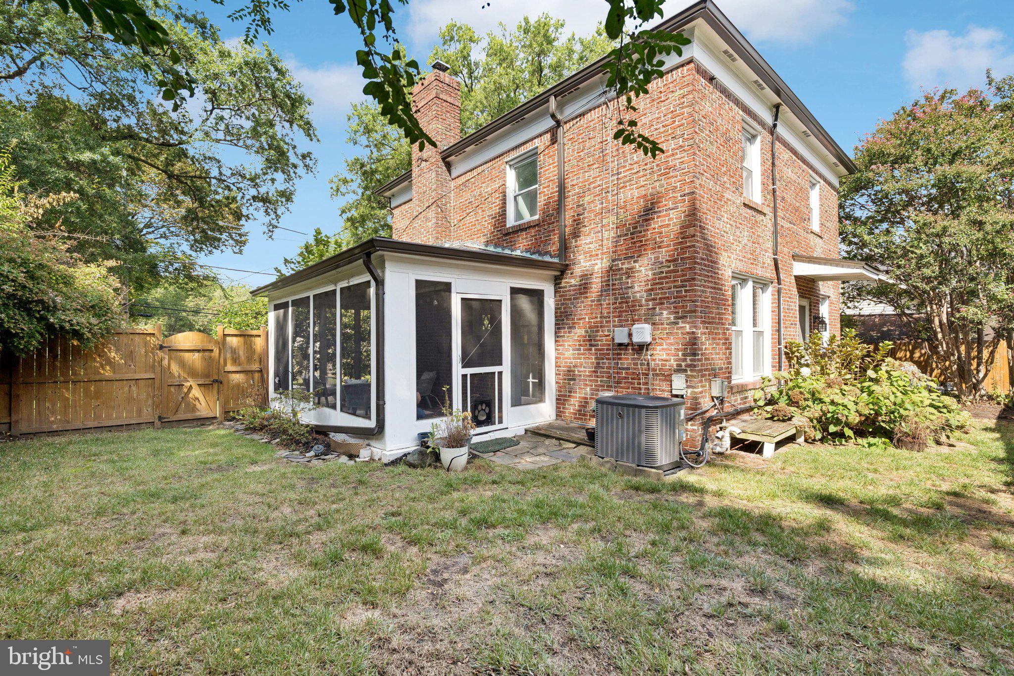 2917 14TH STREET NE