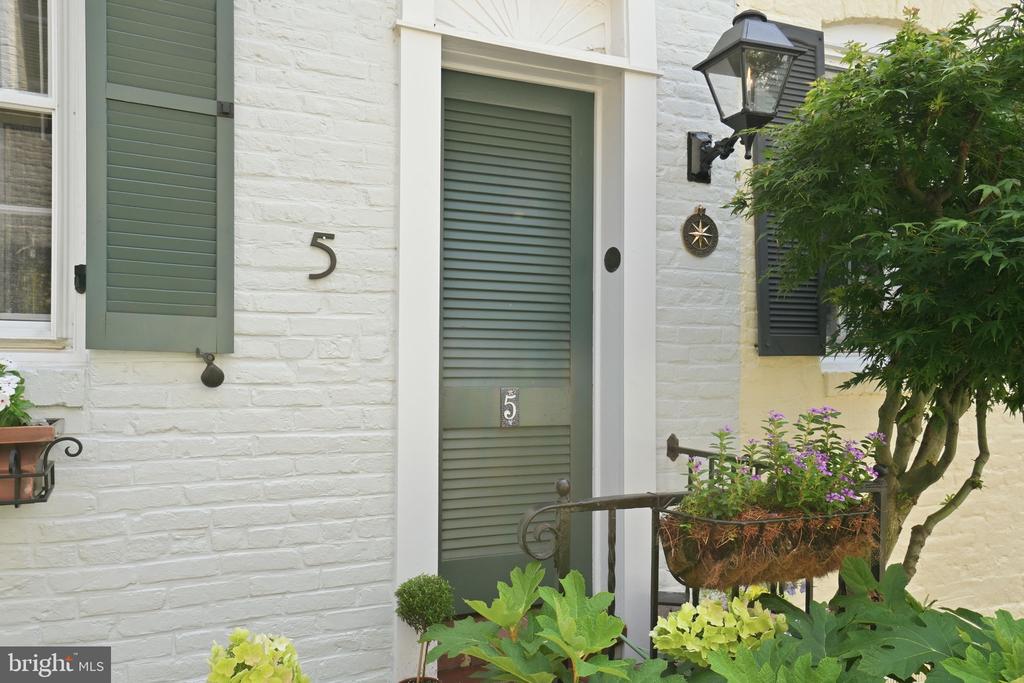5 POMANDER WALK NW