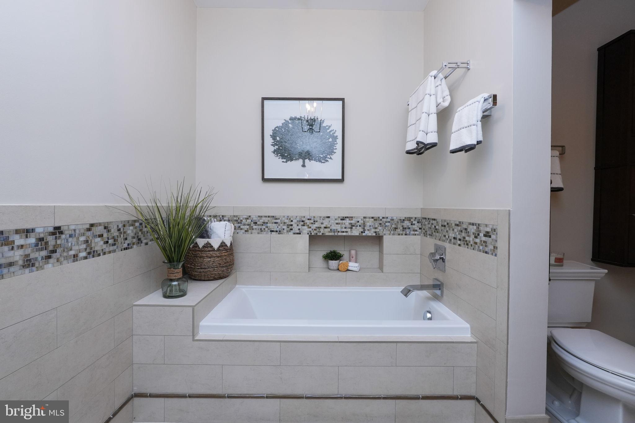 600 Second St #202