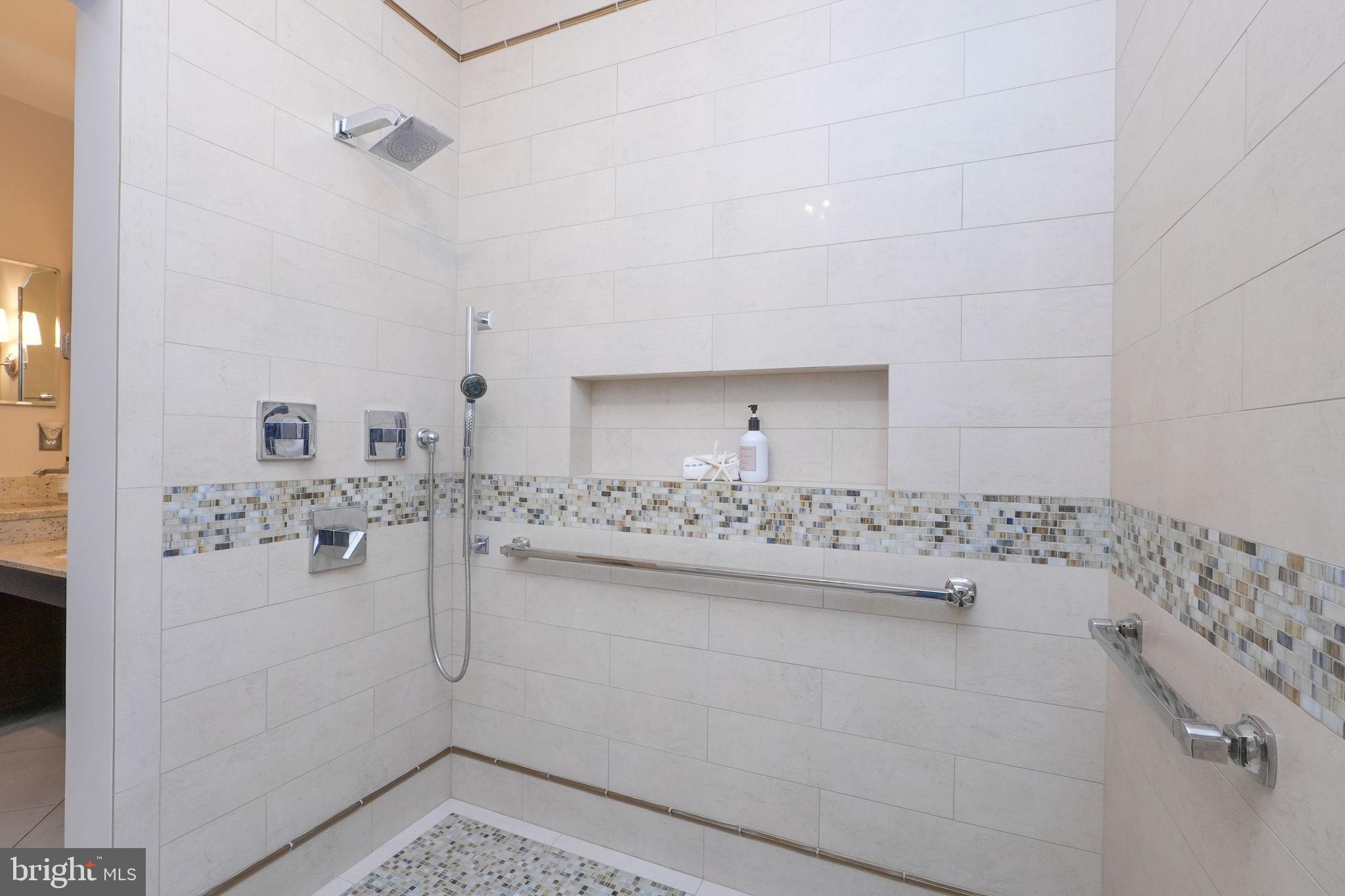 600 Second St #202