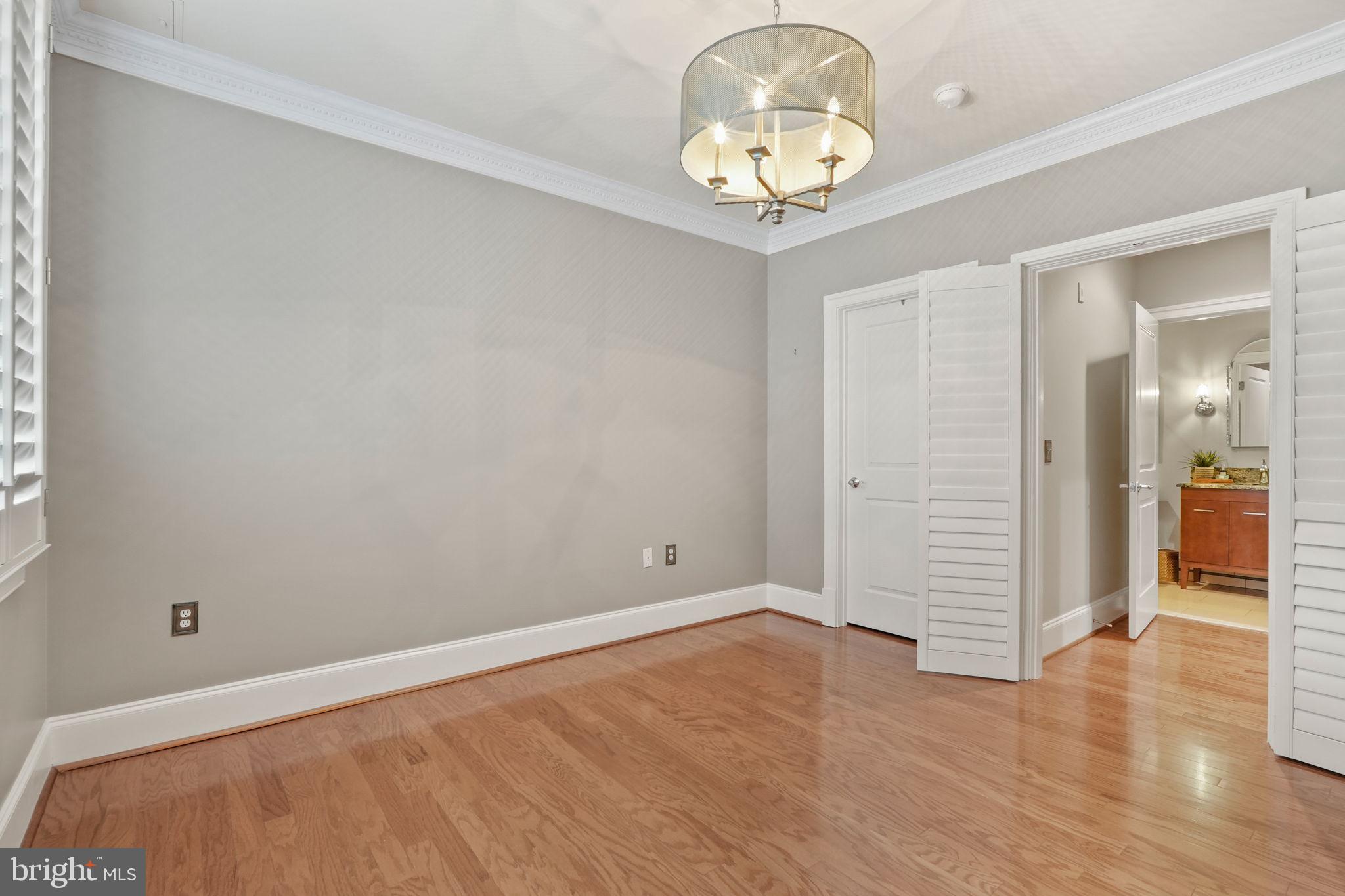 600 Second St #202