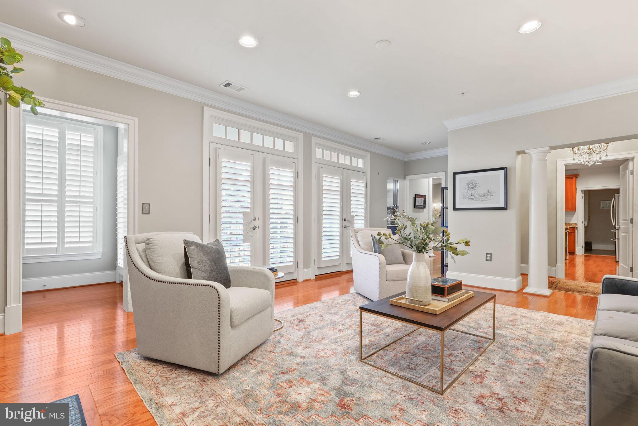 600 Second St #202