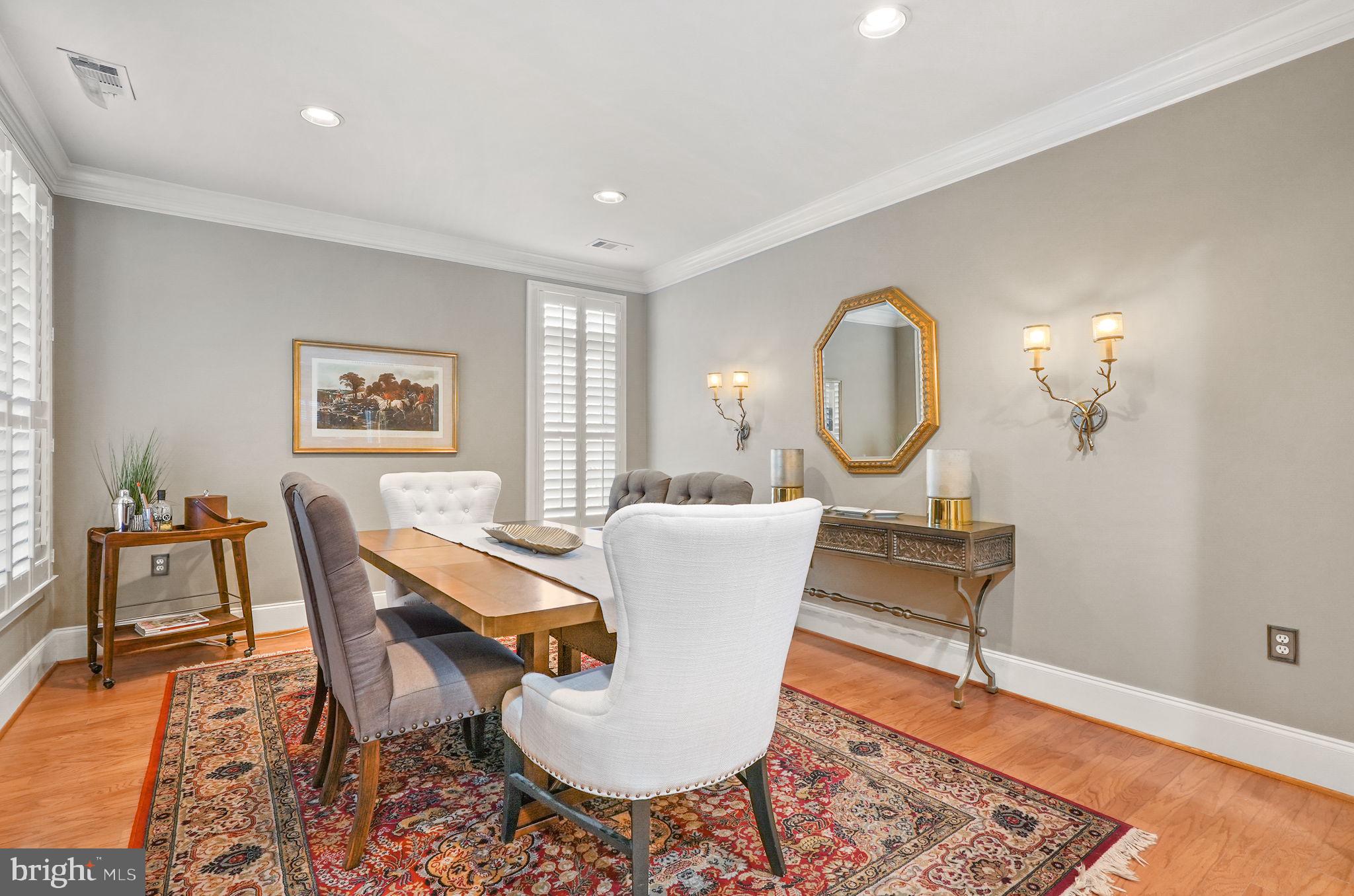 600 Second St #202