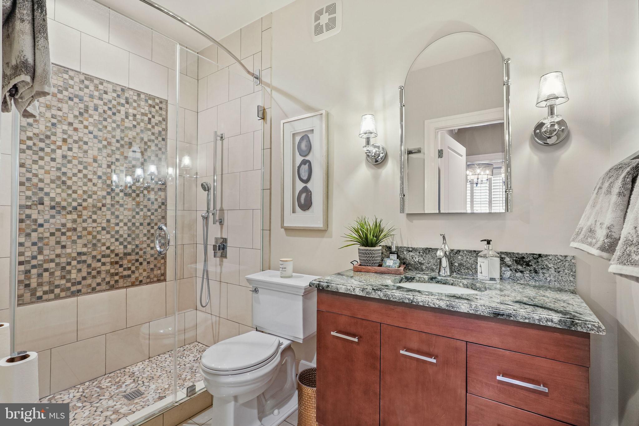600 Second St #202
