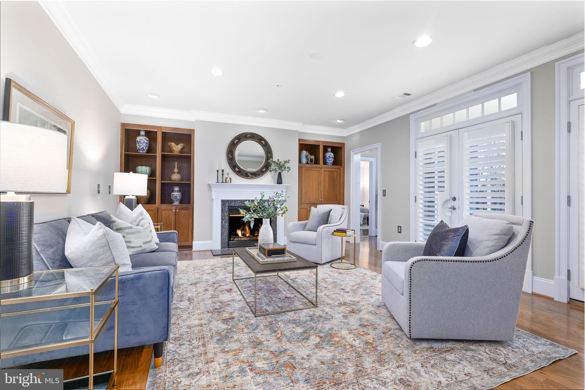 600 Second St #202