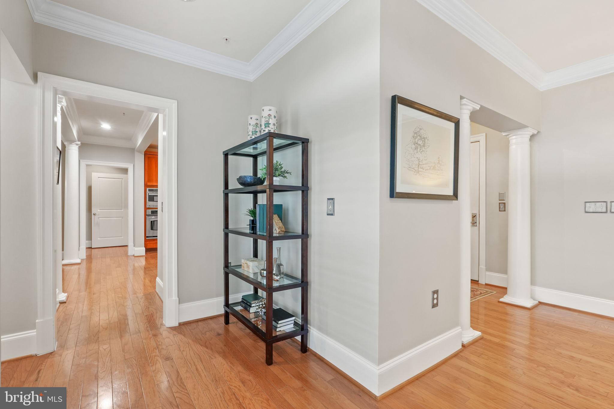 600 Second St #202