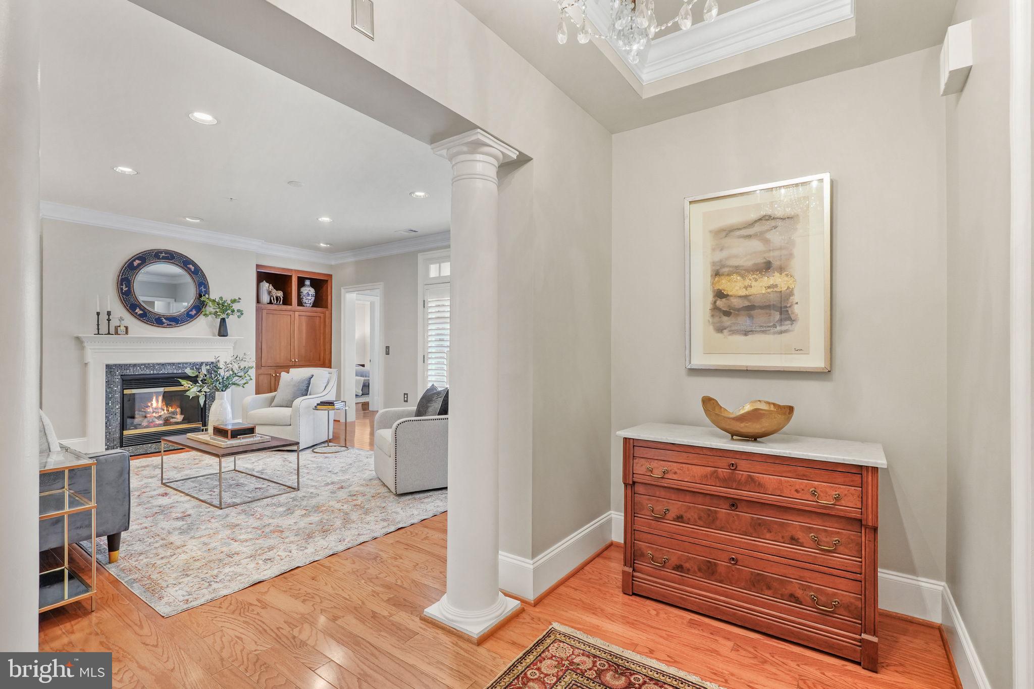 600 Second St #202