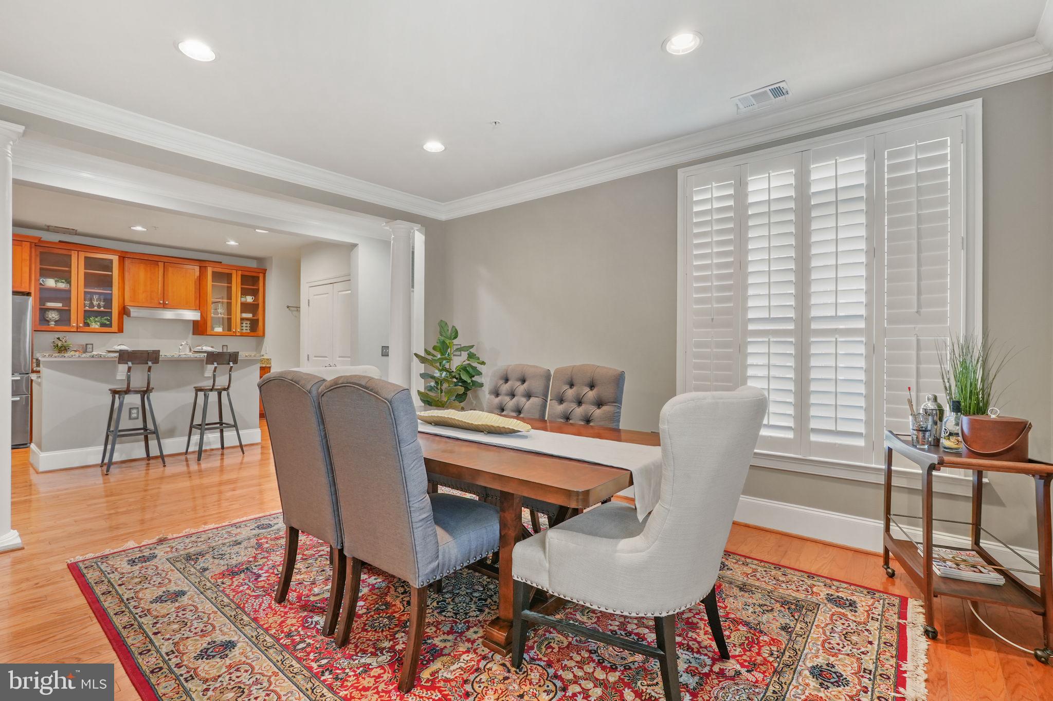 600 Second St #202