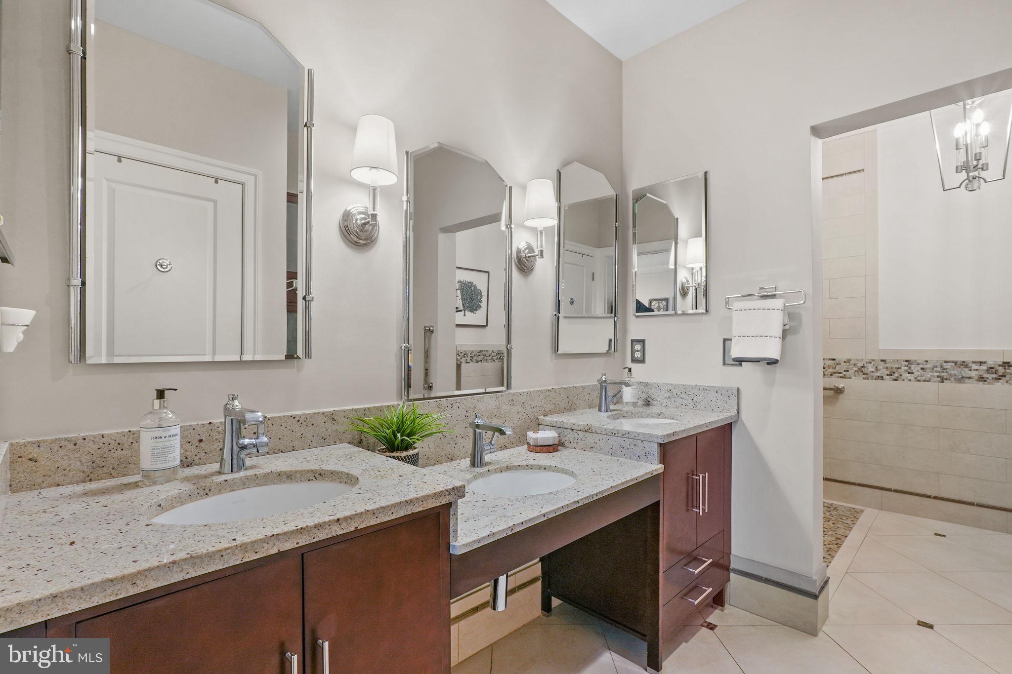 600 Second St #202