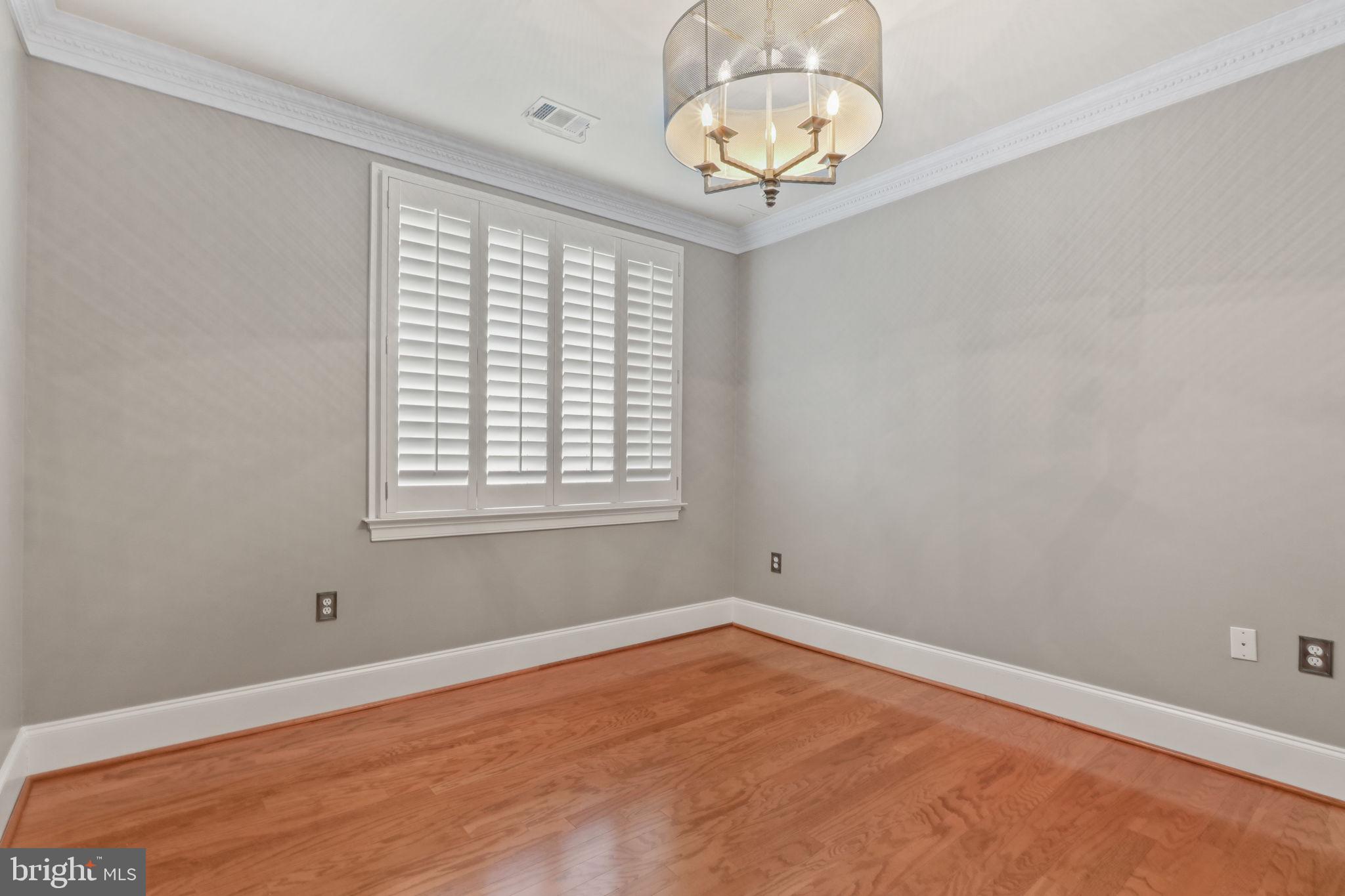 600 Second St #202