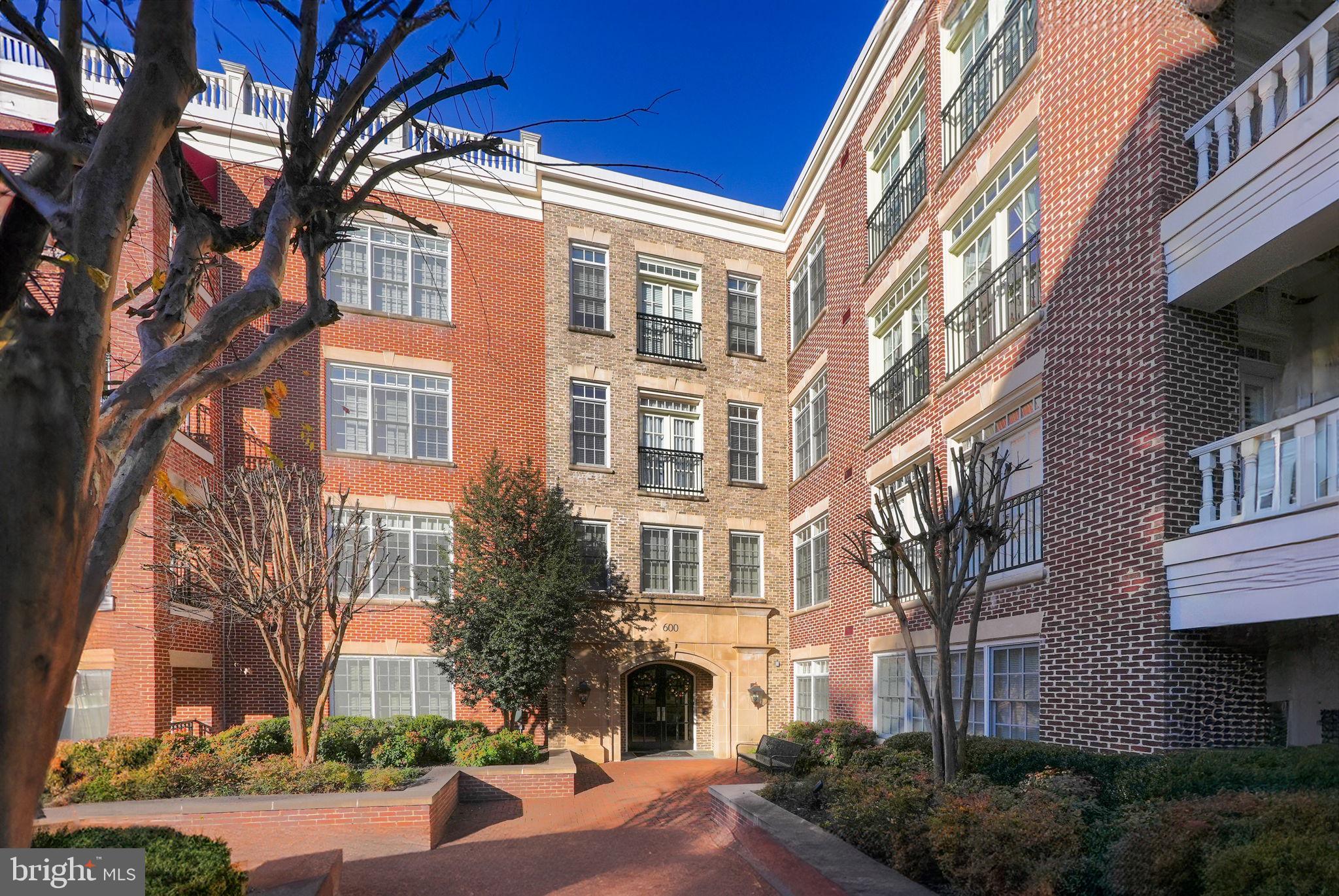 600 Second St #202