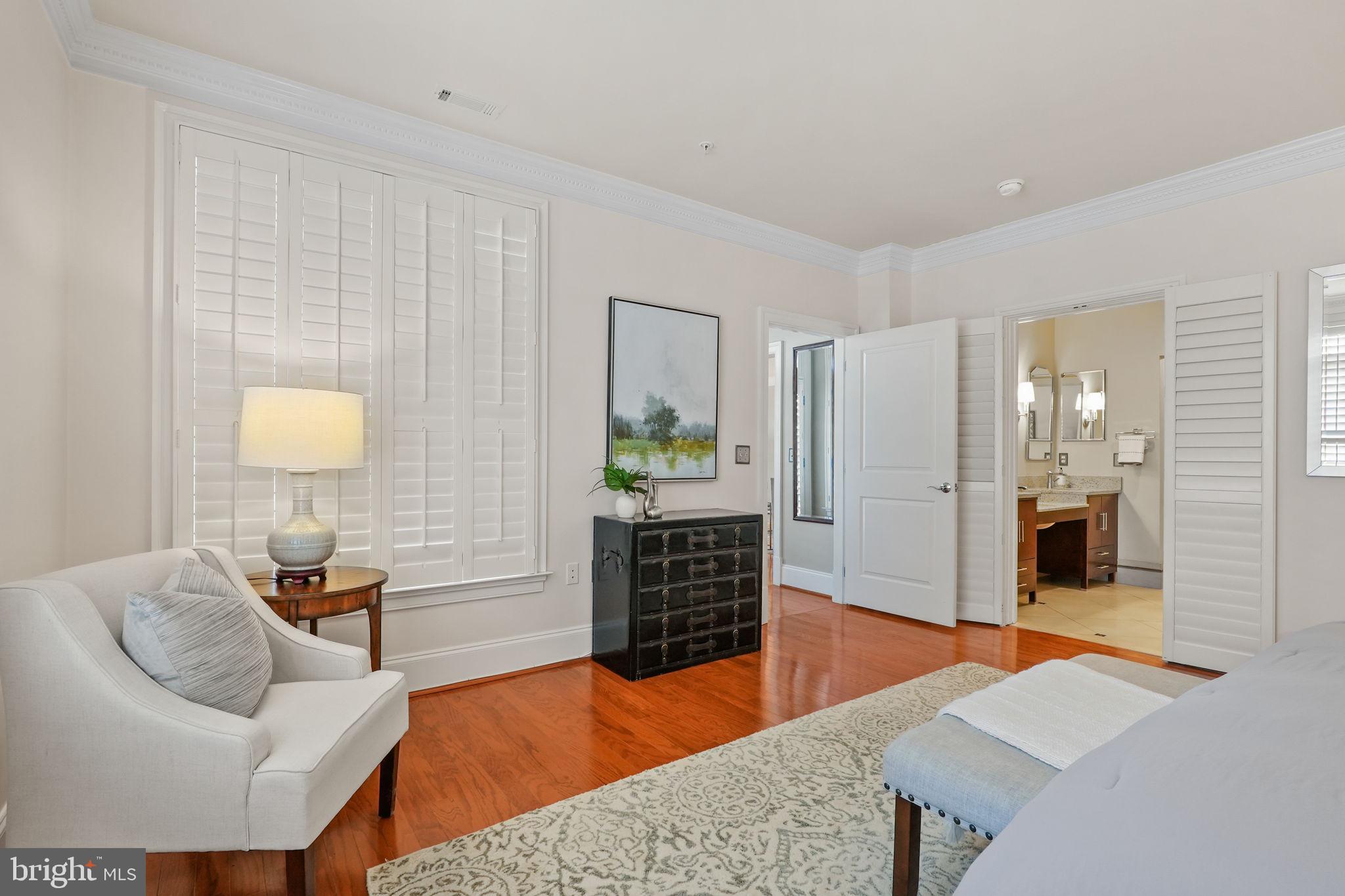 600 Second St #202