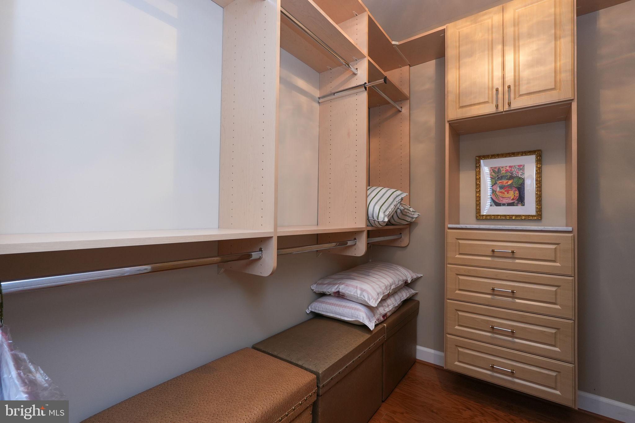 600 Second St #202
