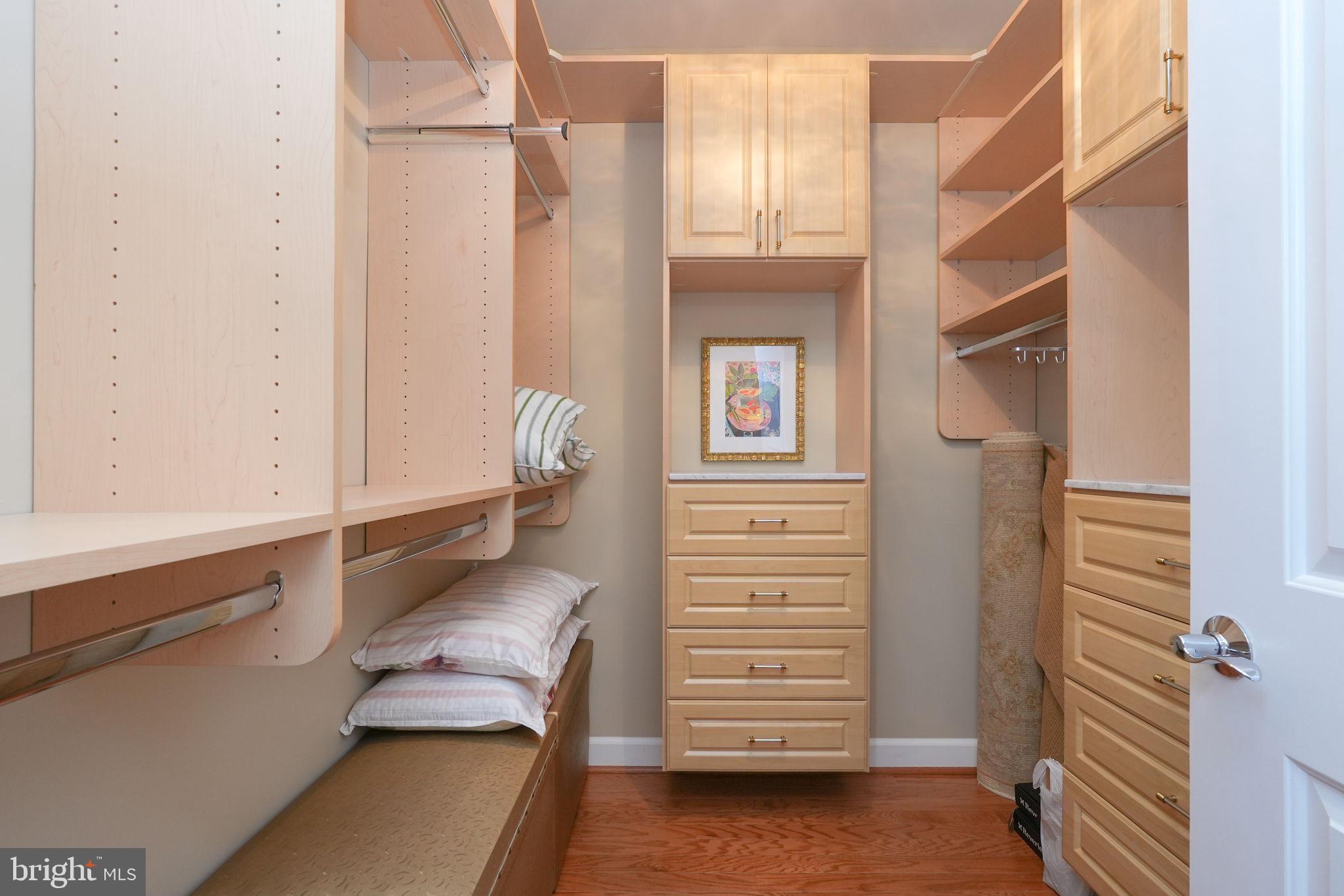 600 Second St #202