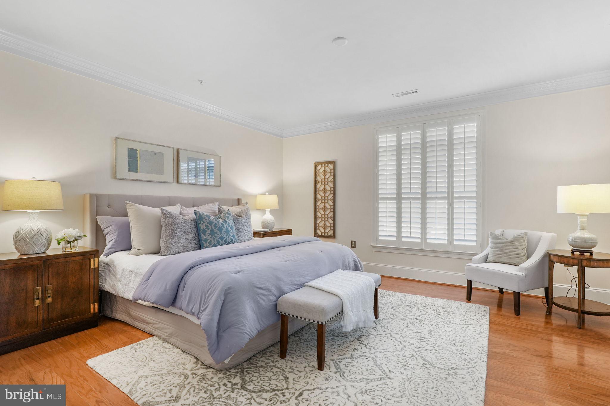 600 Second St #202