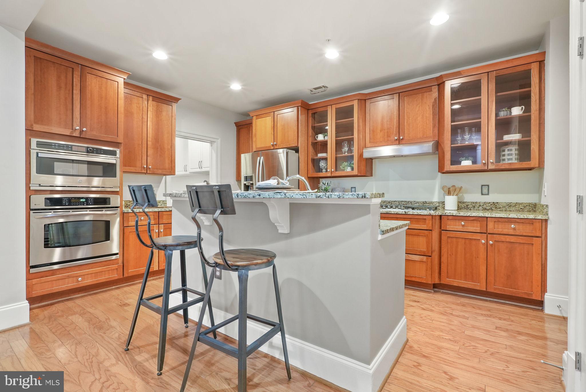 600 Second St #202