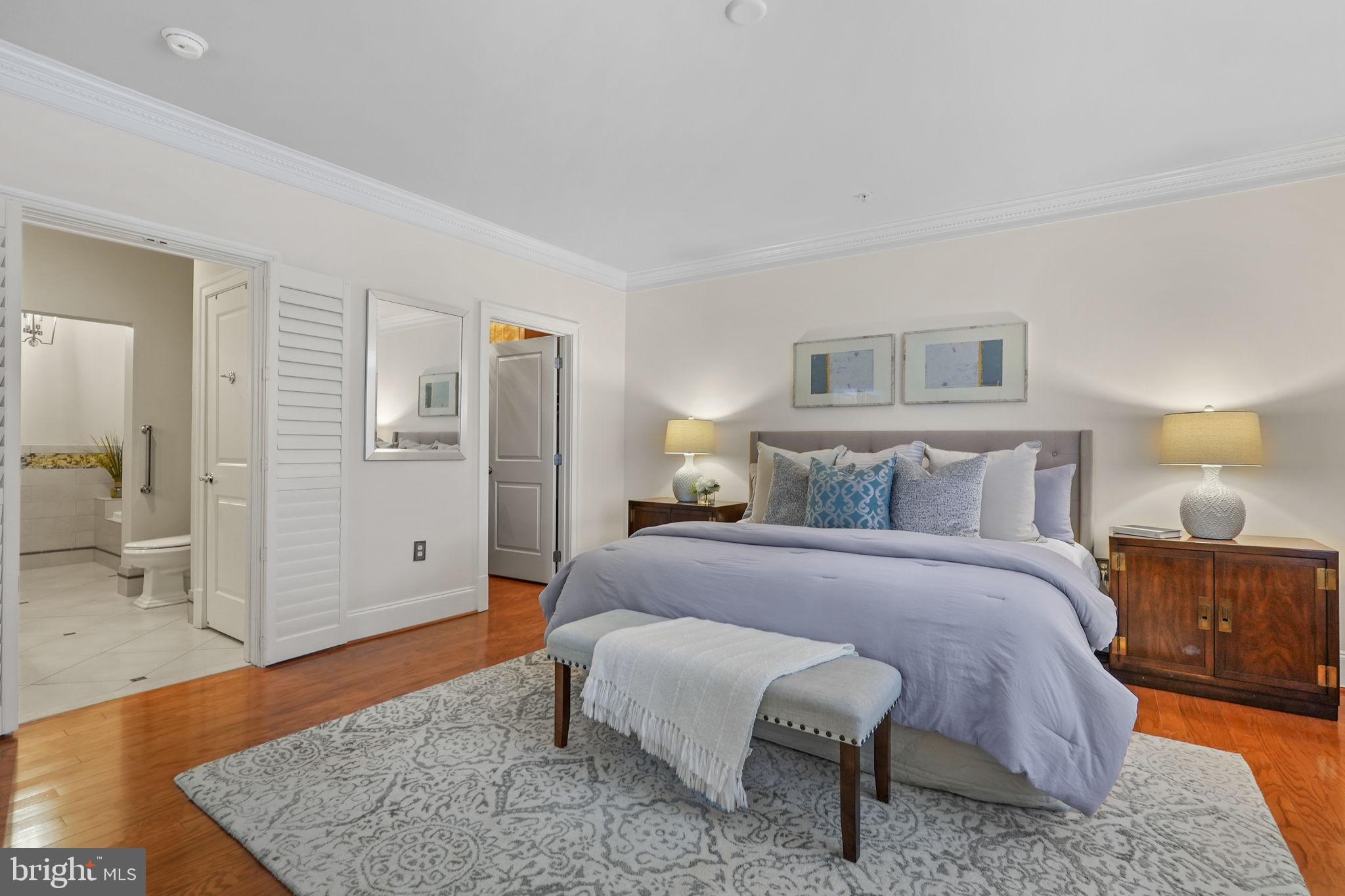 600 Second St #202