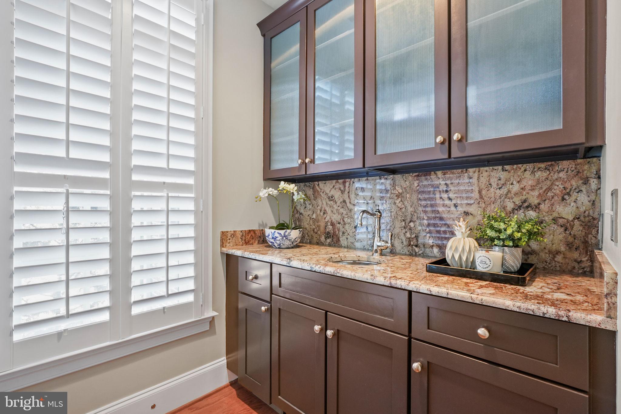 600 Second St #202