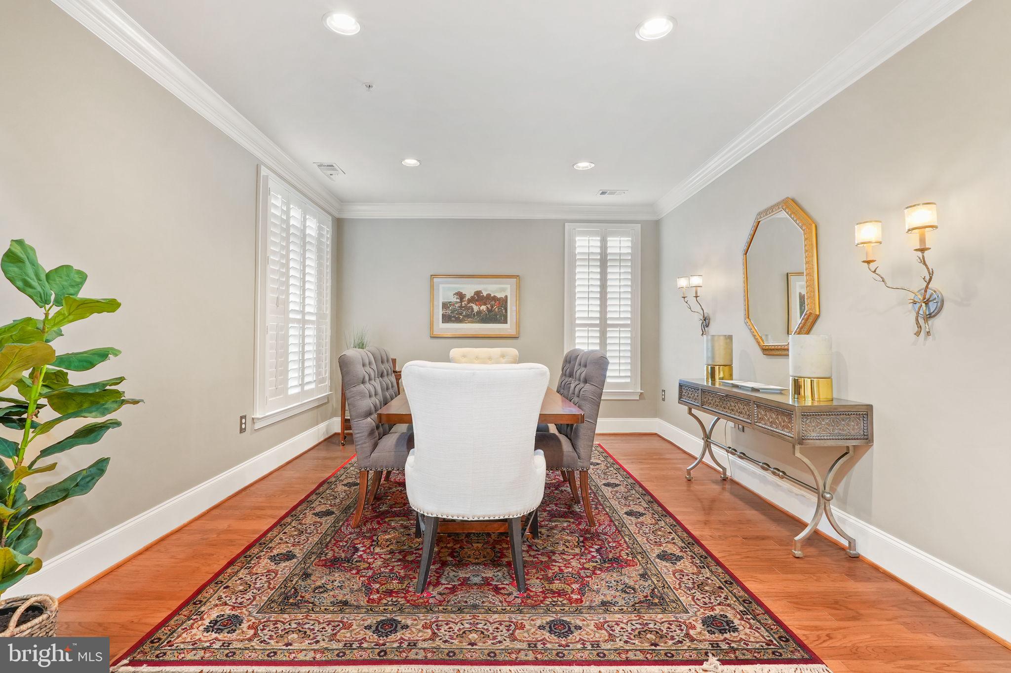 600 Second St #202