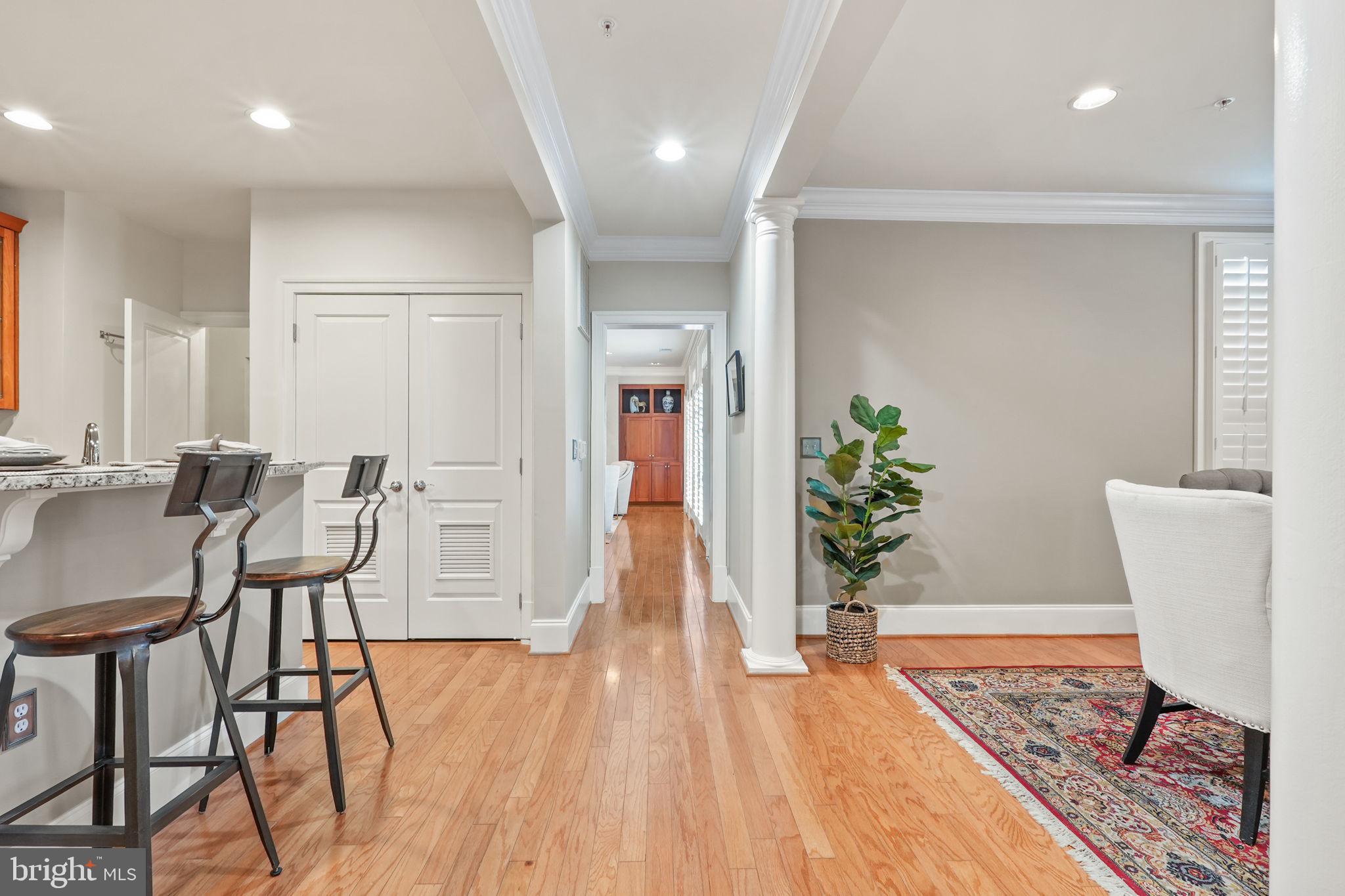 600 Second St #202