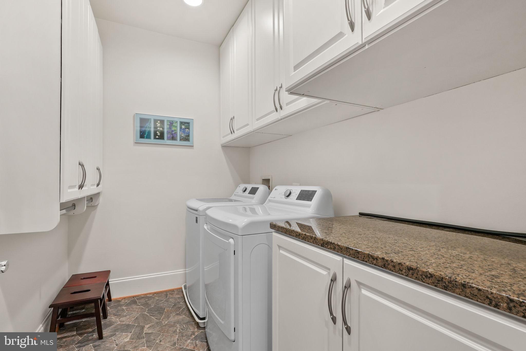 600 Second St #202