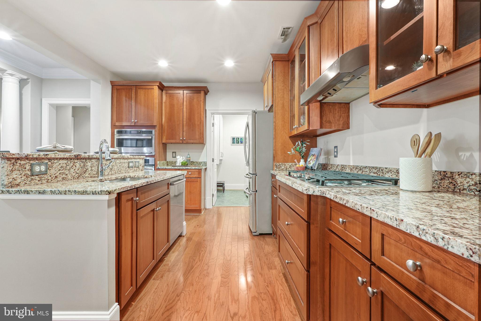600 Second St #202