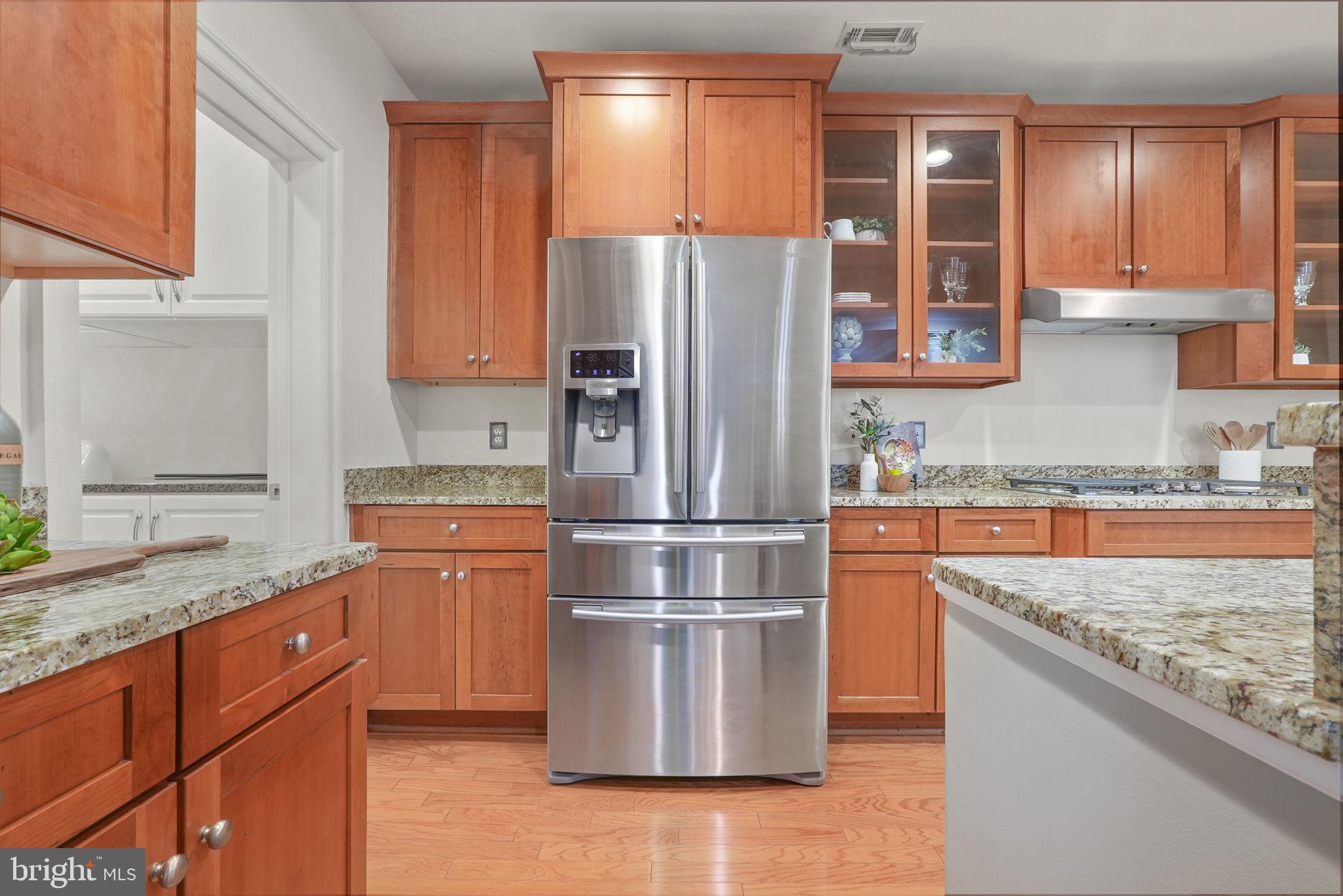 600 Second St #202