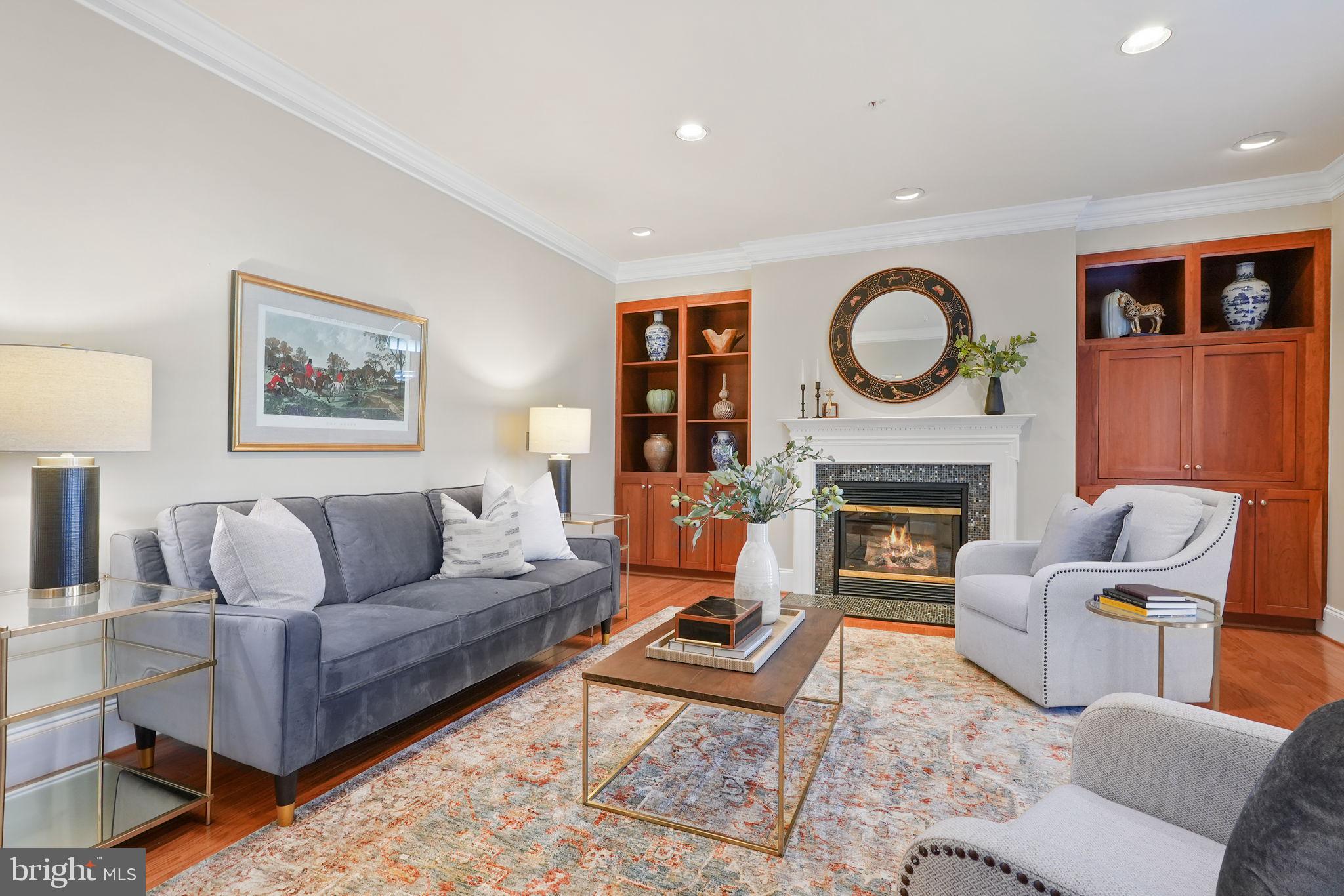 600 Second St #202
