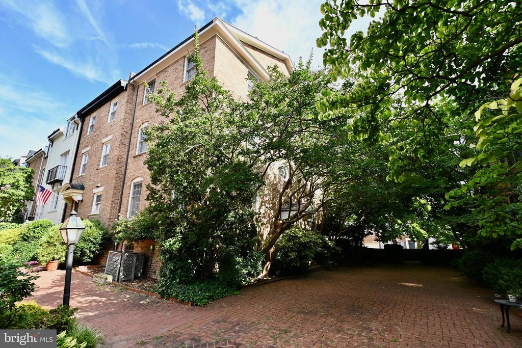 412 Princess St