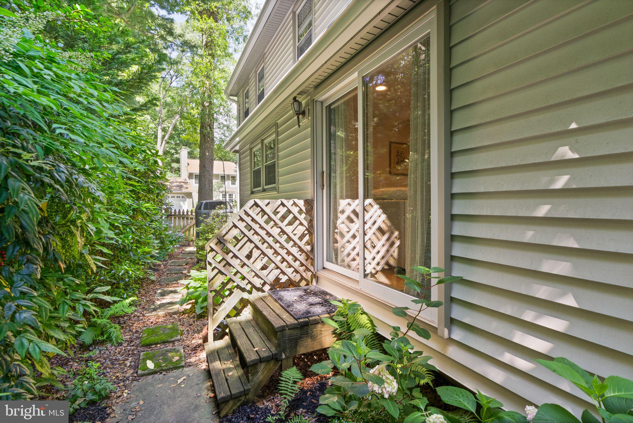 9817 New England Woods Ct