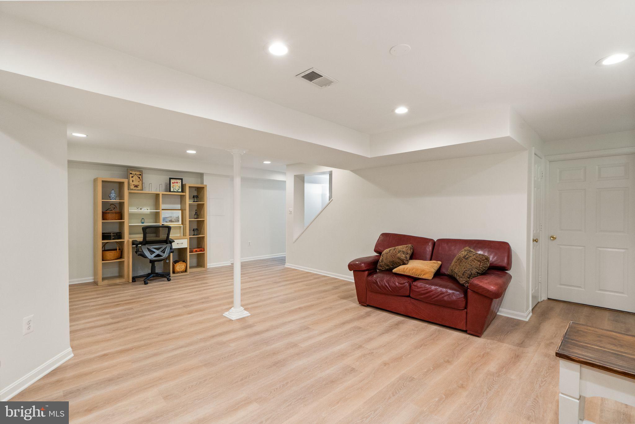 9817 New England Woods Ct